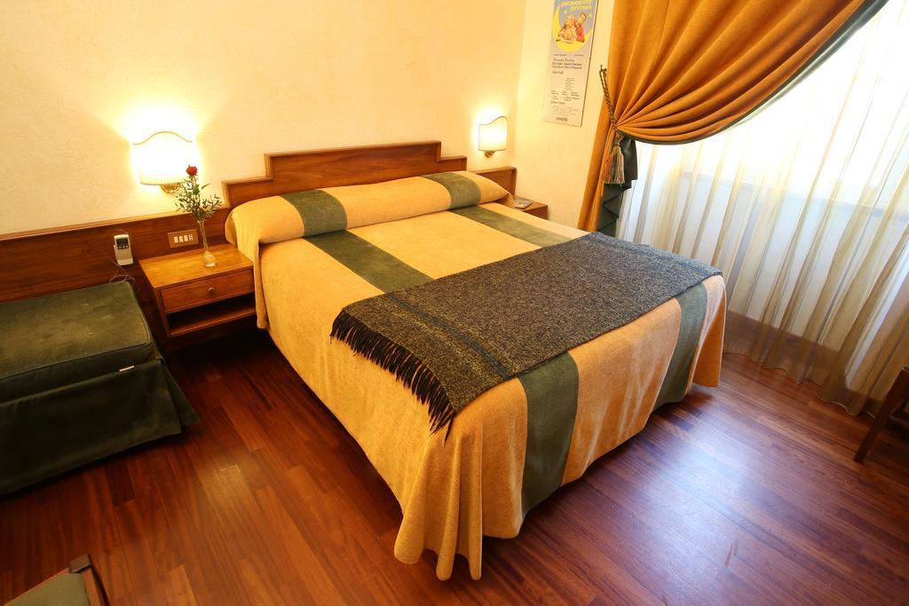Bed and Breakfast Al Colonnato Di San Pietro à Rome Extérieur photo