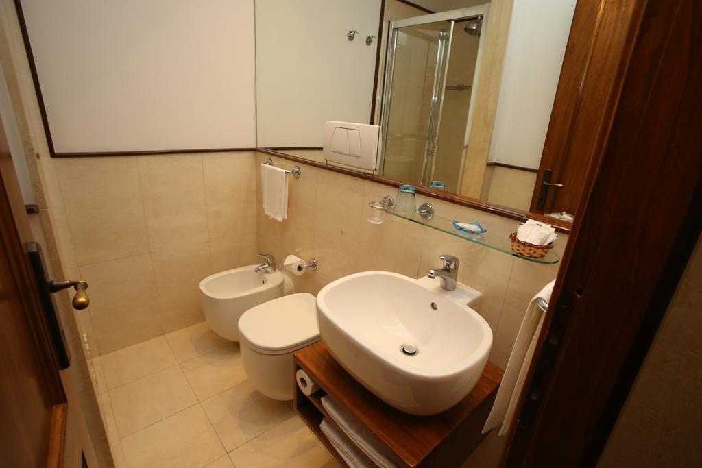 Bed and Breakfast Al Colonnato Di San Pietro à Rome Extérieur photo