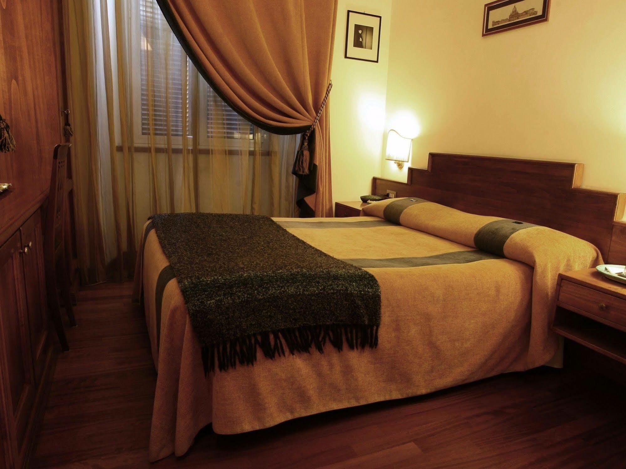 Bed and Breakfast Al Colonnato Di San Pietro à Rome Extérieur photo